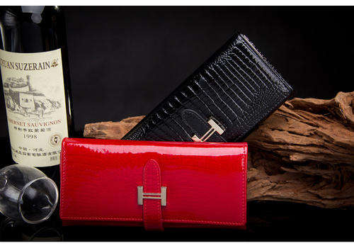 wallet and leather purse