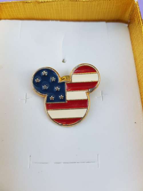 USA Mickey Mouse Lapel Pin in Gift Box (See Photos for Details)