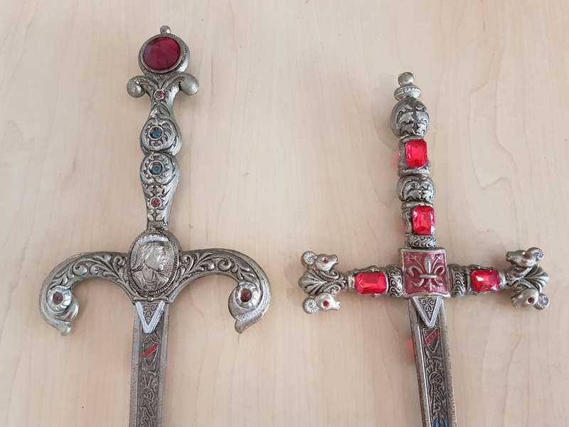 Pair of Patentado Ryc Spanish Decorative Display Swords (Length 47cm)