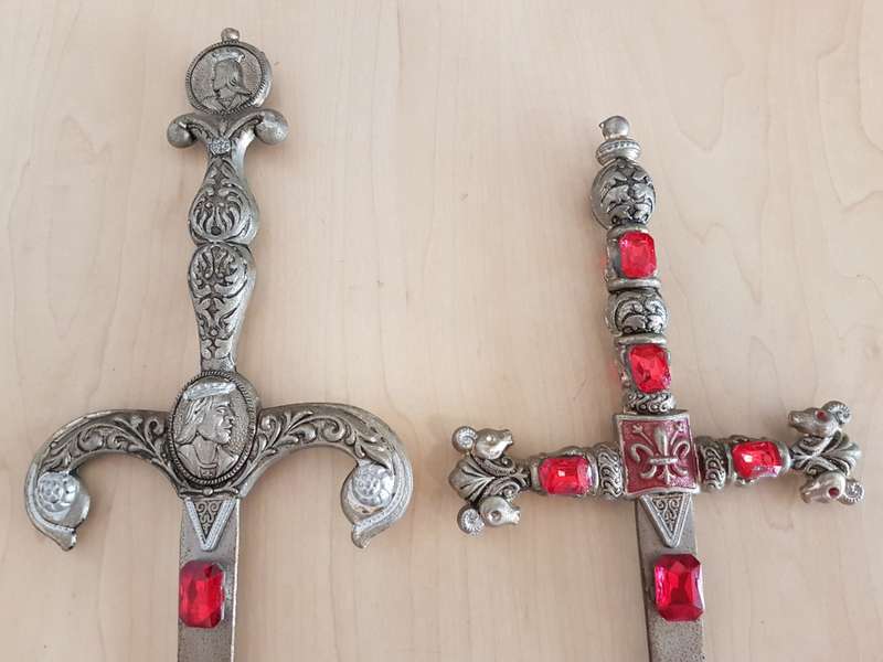 Pair of Patentado Ryc Spanish Decorative Display Swords (Length 47cm)