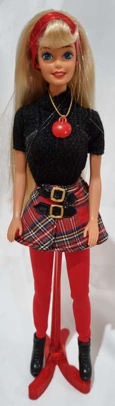 Mattel School Spirit Barbie doll 1995