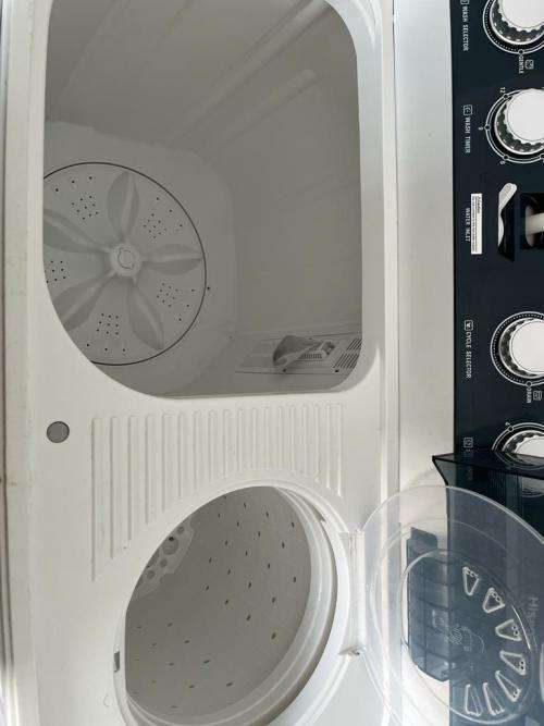Hisense Twintub Wash machine