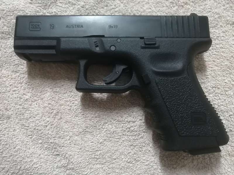 Umarex Glock 19 CO2 Air Pistol - 4.5mm, Black