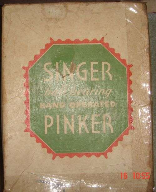 SINGER BALLBEARING HAND OPERATED PINGKER IN EXCELENT WORK¿NG CONDITION