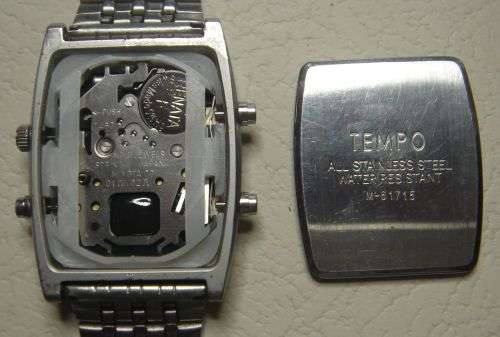 EXCELLENT TEMPO QUARTS WITH ANALOG AND DIGITAL TIME ALSO DATE,ALARM,STOPWATCH AND LIGHT NO SCRATCHES