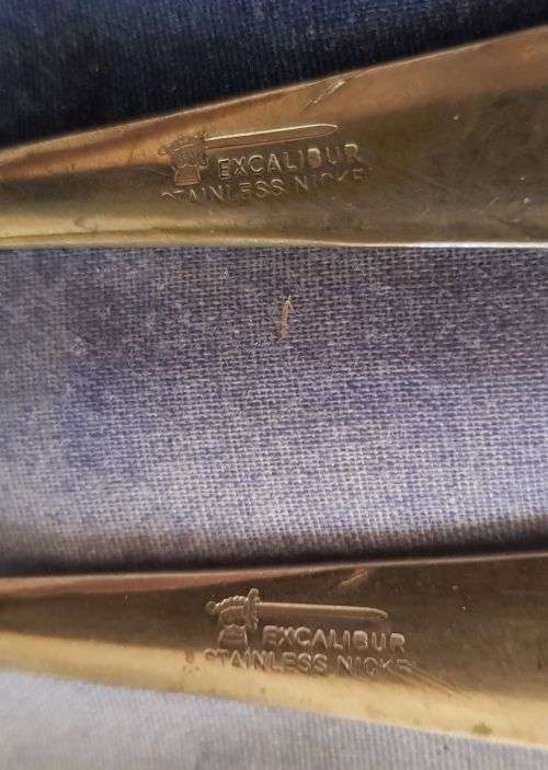 22 FORKS AND 9 KNIVES BIDDING PER ITEM TO TAKE ALL 31 PIECES