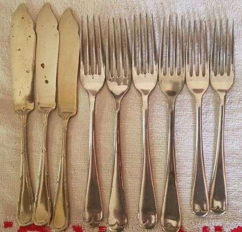 22 FORKS AND 9 KNIVES BIDDING PER ITEM TO TAKE ALL 31 PIECES
