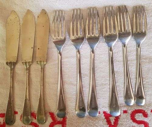 22 FORKS AND 9 KNIVES BIDDING PER ITEM TO TAKE ALL 31 PIECES