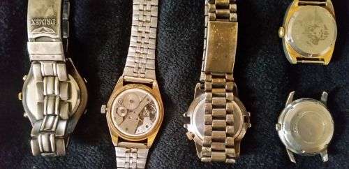 FIVE WORKING WATCHES. SEE THE DESCRIPTION