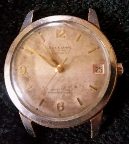 FIVE WORKING WATCHES. SEE THE DESCRIPTION