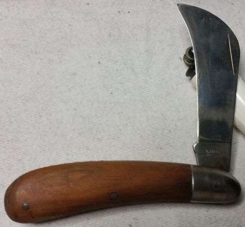 TWO HIGHLY COLLECTABEL KNIVES C EVERTS STAHL AND RITCHARDS IRELAND BUIDDING ARE PER KNIVE