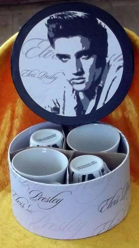 WOW! 4x ELVIS PRESLEY COFFEE MUGS IN LOVELY BOX!