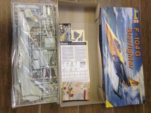 REVELL F-104G star fighter aircraft 1:32 scale, vintage model
