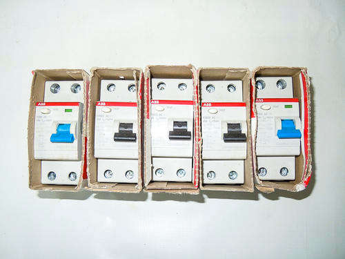 ABB ELECTRICAL lot of 5 NEW interruptor differential circuit breakers