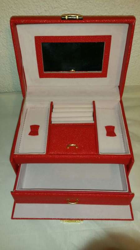 Leatherette Lockable Jewelry case