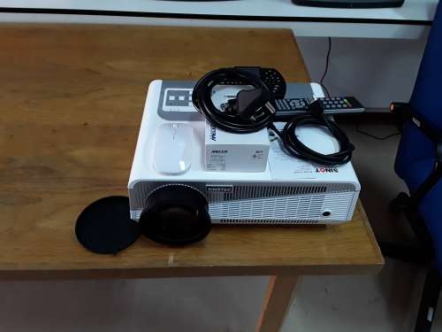 BARGAIN DEAL ON SINOTEC SPJ-96M PROJECTOR