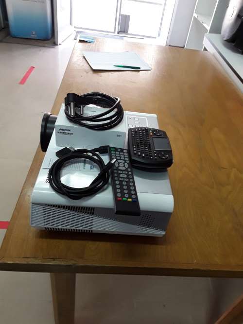BARGAIN DEAL ON SINOTEC SPJ-96M PROJECTOR