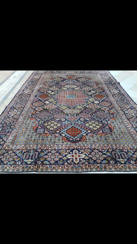 Persian carpet hand knotted  3m x 4m (with certificate of authenticity)