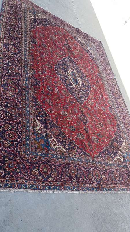 Persian carpet 392cm x 275 hand knotted  (with certificate of authenticity)FREE DELIVERY