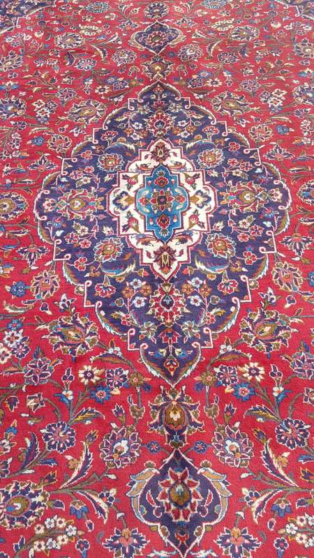 Persian carpet 392cm x 275 hand knotted  (with certificate of authenticity)FREE DELIVERY