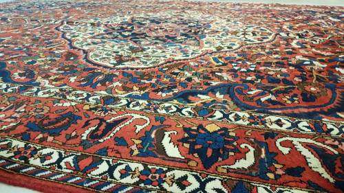 Persian Bakhtiary Carpet 310cm x 210cm hand knotted (with certificate)