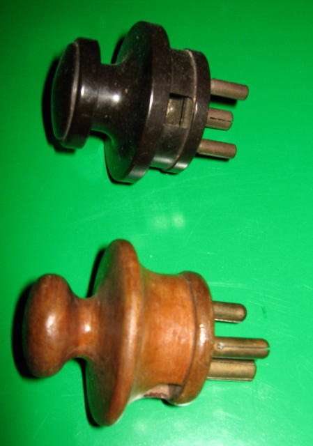ANTIQUE ELECTRICAL PLUGS