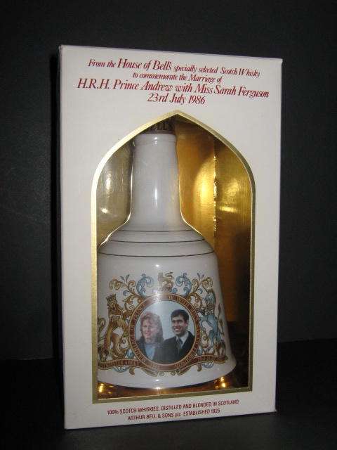 BELLS SCOTCH WHISKEY DECANTER: THE MARRIAGE OF PRINCE ANDREW WITH MISS SARAH FERGUSON (REDUCED)