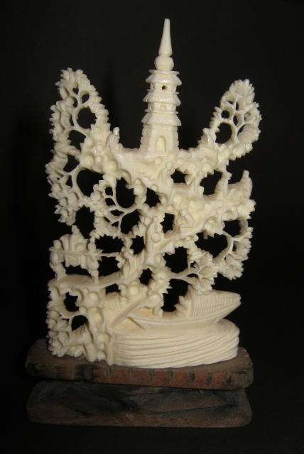 ANTIQUE CHINESE IVORY CARVING