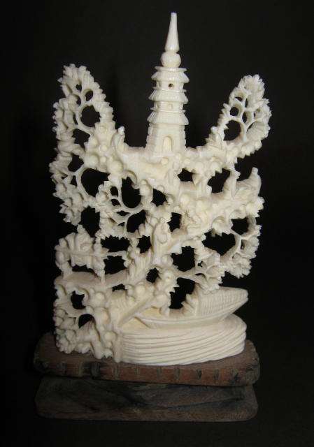 ANTIQUE CHINESE IVORY CARVING