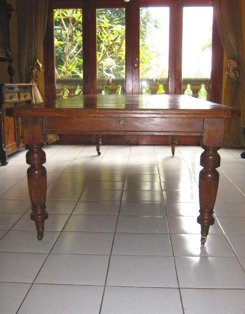 ANTIQUE VICTORIAN OAK EXTENDABLE DININGROOM TABLE