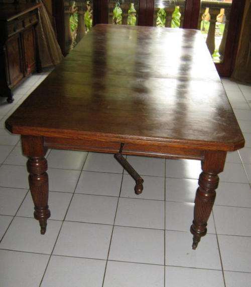 ANTIQUE VICTORIAN OAK EXTENDABLE DININGROOM TABLE