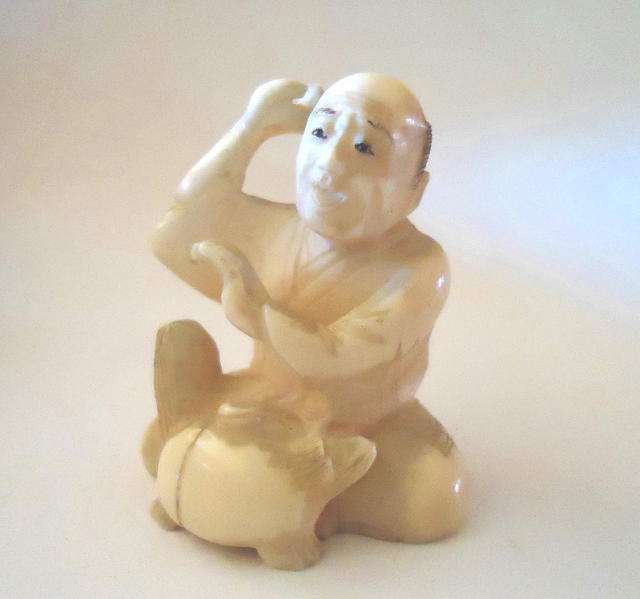ANTIQUE IVORY NETSUKE