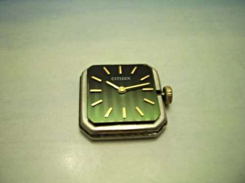 VINTAGE LADIES QUALITY 21 JEWEL CITIZEN WATCH -- RUNS WELL