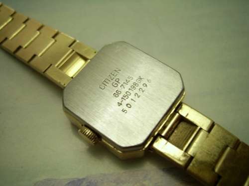 VINTAGE LADIES QUALITY 21 JEWEL CITIZEN WATCH -- RUNS WELL