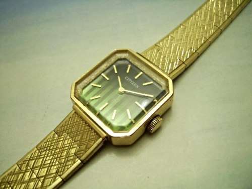 VINTAGE LADIES QUALITY 21 JEWEL CITIZEN WATCH -- RUNS WELL