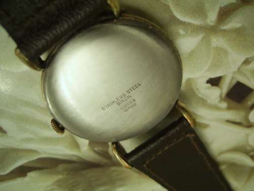 CLASSY VINTAGE BIG SIZE AVIA WATCH -- NOT WORKING