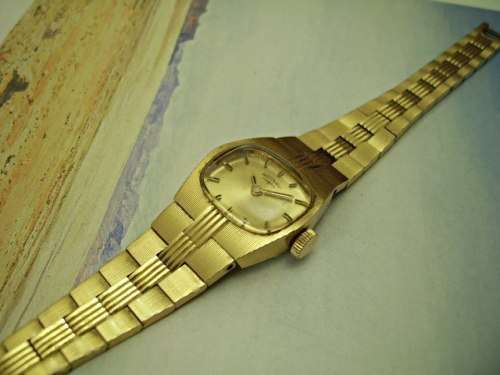 LOVELY LADIES VINTAGE ROTARY 17 JEWELED WATCH -- NOT WORKING