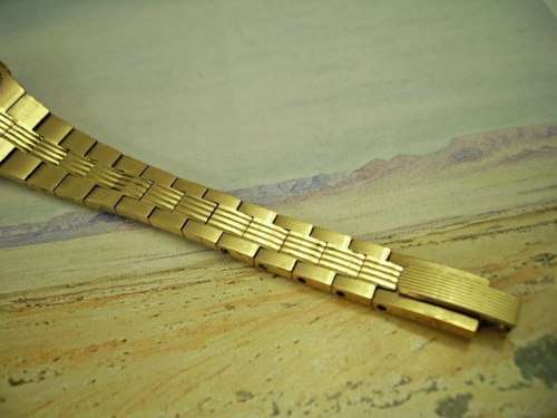 LOVELY LADIES VINTAGE ROTARY 17 JEWELED WATCH -- NOT WORKING