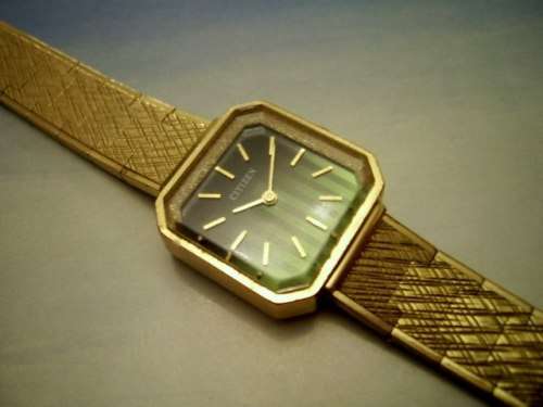VINTAGE LADIES QUALITY 21 JEWEL CITIZEN WATCH -- RUNS WELL