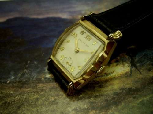 EXQUISITE VINTAGE 6/0 - C WALTHAM 17 JEWEL WRIST WATCH, THE LAST OF A LEGEND