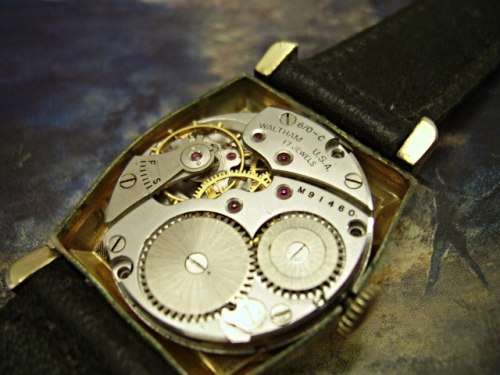 EXQUISITE VINTAGE 6/0 - C WALTHAM 17 JEWEL WRIST WATCH, THE LAST OF A LEGEND