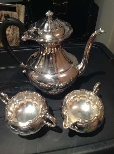 beautiful silver electroplated tea set: tea pot/milk jug/sugar bowl