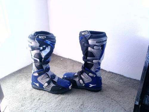 --------LATE ENTRY -------$$$ DIADORA MX3 BOOTS AS NEW SIZE UK 9 $$$$$$