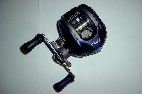 ******RELIX  BASS HUNTER BAITCASTING REEL NEW****