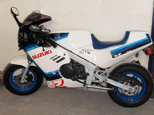 COLLECTORS ITEM.....GSXR50 SUZUKI....232KMS.....A MUST HAVE FOR BIKE FANATICS !!!!!!