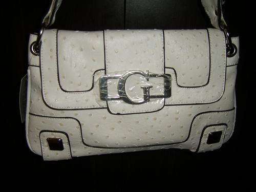 ELEGANT WHITE GUESS BAG FOR LADIES....