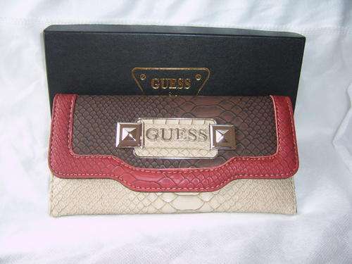 LOVELY GUESS PURSE