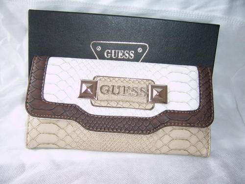 LOVELY GUESS PURSE