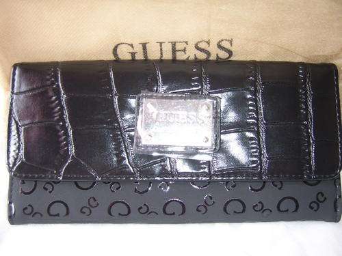 **********STUNNING and LOVELY GUESS PURSE BLACK : )