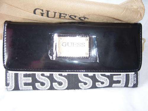 STUNNING and LOVELY GUESS PURSE  : )